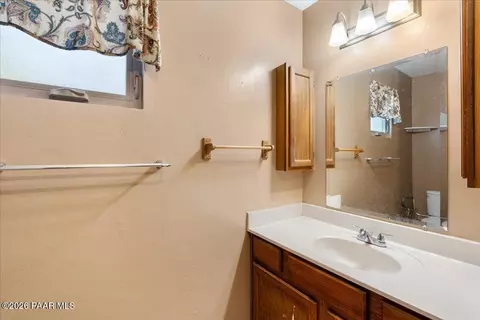 Bath - 17829 E Jackrabbit Rd, Mayer, AZ 86333 photo 1 of 1