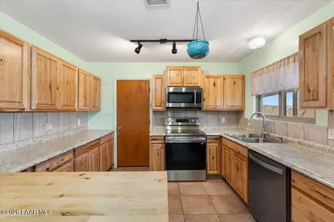 Kitchen - 17829 E Jackrabbit Rd, Mayer, AZ 86333 photo 2 of 3