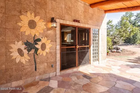 43276 N Hallelujah Ln, Seligman, AZ 86337