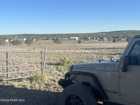 202 Couchman Trl, Ash Fork, AZ 86320