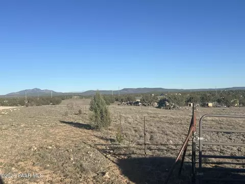 202 Couchman Trl, Ash Fork, AZ 86320 photo 2
