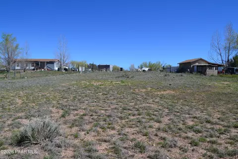 25285 N Lakeside Dr, Paulden, AZ 86334