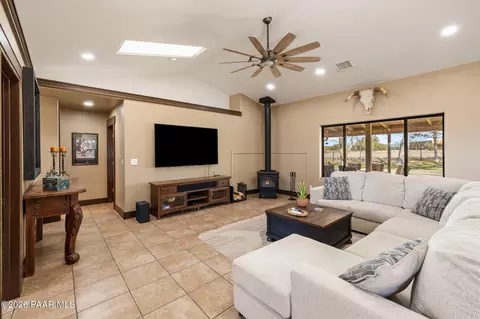 Living - 650 E Rimrock Rd, Paulden, AZ 86334 photo 1 of 2