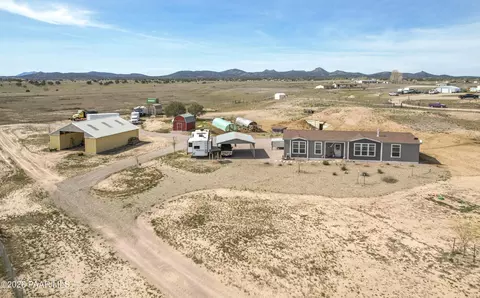 1285 W Kings Ct, Paulden, AZ 86334