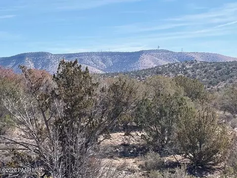 56800 Bearclaw Rd, Seligman, AZ 86337