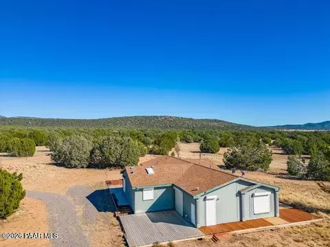 42449 N Spooky Owl Trl, Seligman, AZ 86337