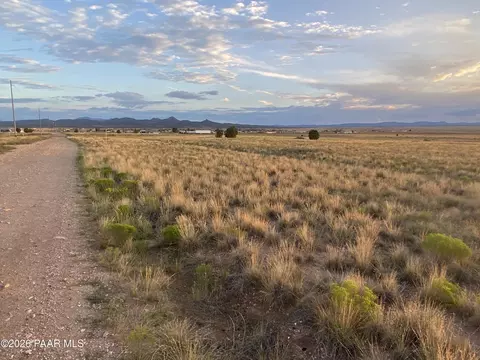 3809 W Feldspar Rd, Paulden, AZ 86334
