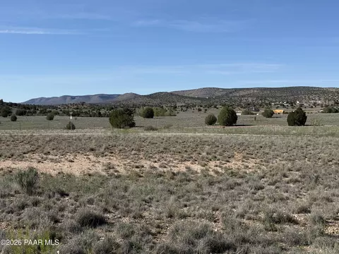 1125 E Cougar Ridge Rd, Paulden, AZ 86334