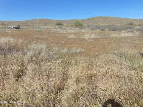 17098 E Spring Valley Rd, Mayer, AZ 86333 photo 2