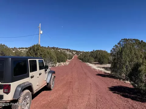 1203 County Line Cir, Ash Fork, AZ 86320