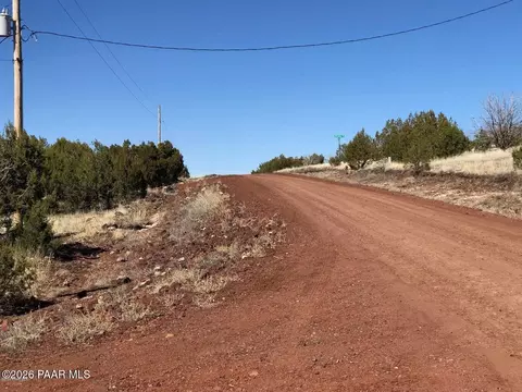 1203 County Line Cir, Ash Fork, AZ 86320 photo 3