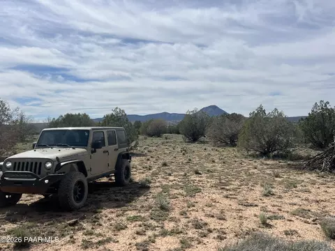51 W Boiling Pot Rd, Ash Fork, AZ 86320