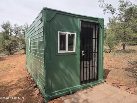 61 Raney Rd, Ash Fork, AZ 86320
