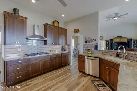 Kitchen - 10769 E High Point Dr, Dewey, AZ 86327 photo 4 of 5