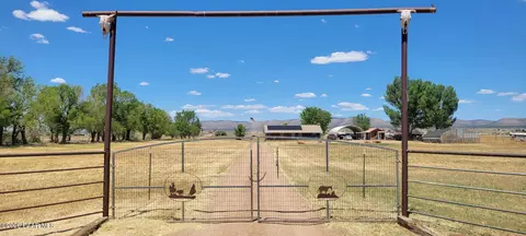 3980 W Rocky Rd, Paulden, AZ 86334