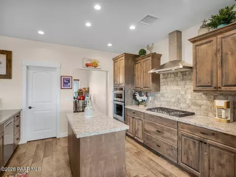 Kitchen - 15935 E Lone Fox Trl, Dewey, AZ 86327 photo 4 of 6