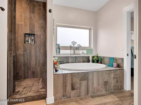 Bath - 15935 E Lone Fox Trl, Dewey, AZ 86327 photo 1 of 4