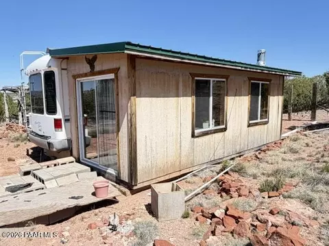 64550 N Flaming Star Dr, Seligman, AZ 86434