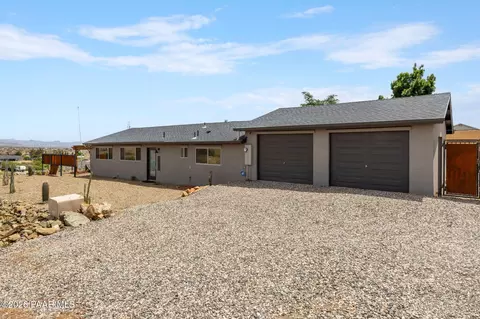 17707 E Hummingbird Ln, Mayer, AZ 86333