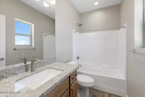 Bath - 455 E Ocotillo Ln, Paulden, AZ 86334 photo 1 of 2