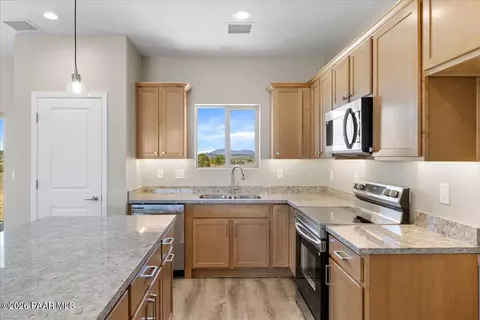 Kitchen - 455 E Ocotillo Ln, Paulden, AZ 86334 photo 4 of 5