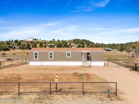 18296 S Frontier Rd, Peeples Valley, AZ 86332