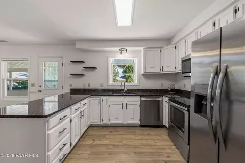 Kitchen - 10833 E Oxbow Dr, Dewey, AZ 86327 photo 3 of 4