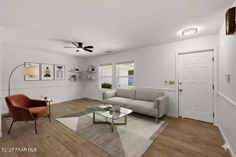 Living - 10833 E Oxbow Dr, Dewey, AZ 86327 photo 2 of 4