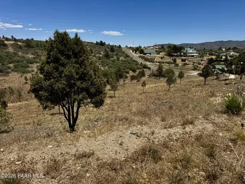 16776 W Trap Rd, Peeples Valley, AZ 86332
