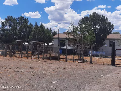 44050 W Fort Rock Rd, Seligman, AZ 86337