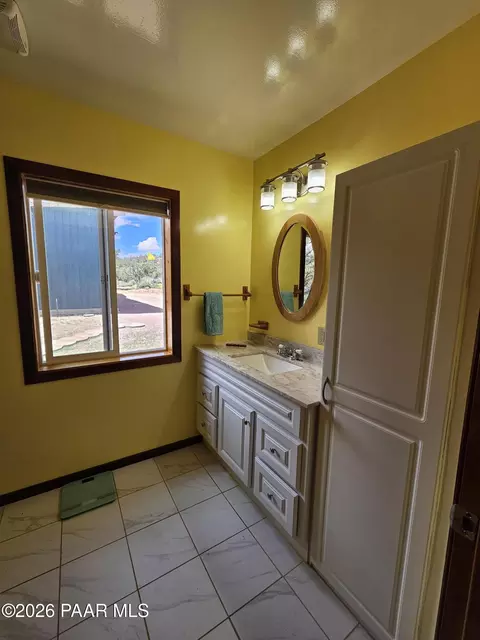 Bath - 10664 E Austin Loop, Kingman, AZ 86401 photo 1 of 2