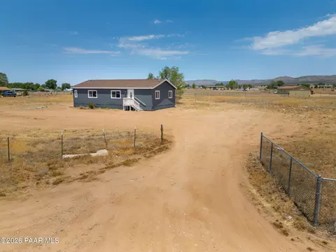1050 W Lingor Ln, Paulden, AZ 86334