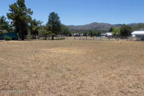 18537 S Baby Hamiton Rd, Peeples Valley, AZ 86332