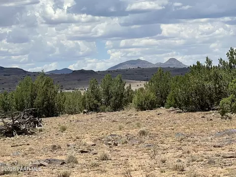 59 Rocky Rabbit Rd, Ash Fork, AZ 86320
