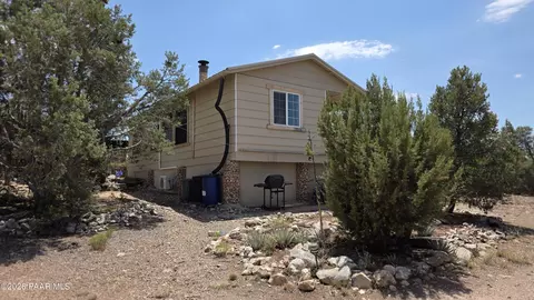 57602 N Hermana Ln, Seligman, AZ 86337