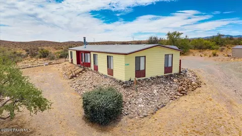 17391 E Panorama Dr, Mayer, AZ 86333