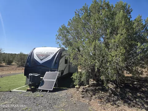 13 W Couchman Trl, Ash Fork, AZ 86320 photo 3