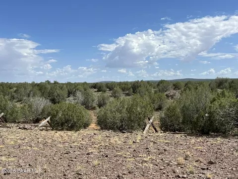 76 N Cattle Dr, Ash Fork, AZ 86320 photo 5
