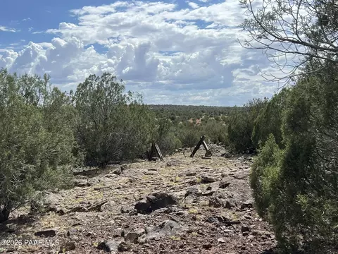 76 N Cattle Dr, Ash Fork, AZ 86320 photo 4