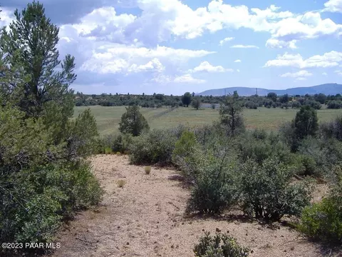 10499 W Tough Country Trl, Skull Valley, AZ 86338