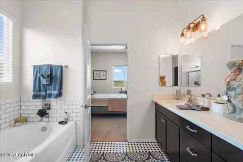 Bath - 12856 E Barreto St, Dewey, AZ 86327 photo 2 of 4