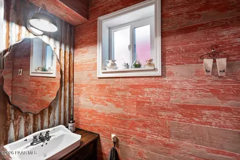 Bath - 14020 E Ridge Way, Dewey, AZ 86327 photo 2 of 5