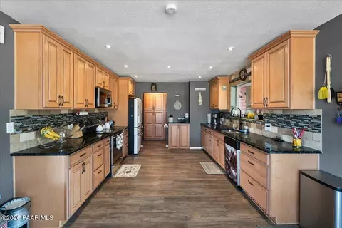 Kitchen - 14020 E Ridge Way, Dewey, AZ 86327 photo 2 of 3