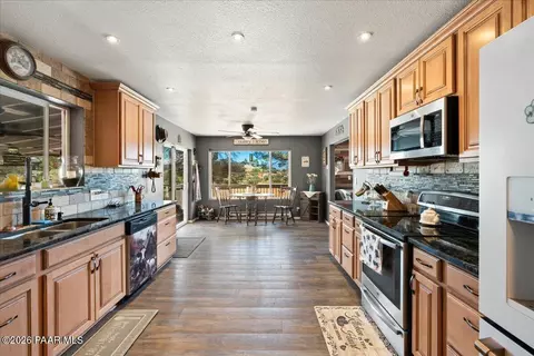 Kitchen - 14020 E Ridge Way, Dewey, AZ 86327 photo 1 of 3