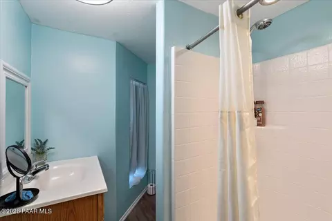 Bath - 14020 E Ridge Way, Dewey, AZ 86327 photo 4 of 5