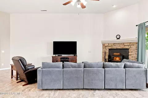 Living - 15565 E Devon Mont Ln, Dewey, AZ 86327 photo 3 of 3