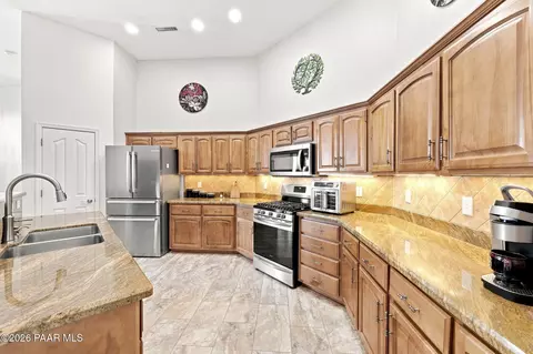 Kitchen - 15565 E Devon Mont Ln, Dewey, AZ 86327 photo 2 of 5