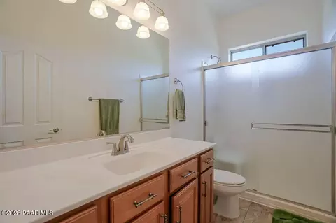 Bath - 15565 E Devon Mont Ln, Dewey, AZ 86327 photo 2 of 2