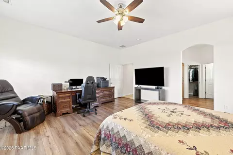 Bedroom - 15565 E Devon Mont Ln, Dewey, AZ 86327 photo 2 of 3
