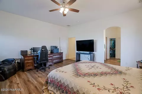 Bedroom - 15565 E Devon Mont Ln, Dewey, AZ 86327 photo 2 of 3